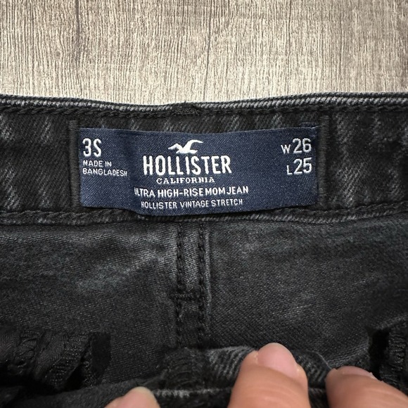 Hollister Ultra High Rise Mom Jean Vintage Stretch Women's Size 3S Black Denim - Picture 7 of 11